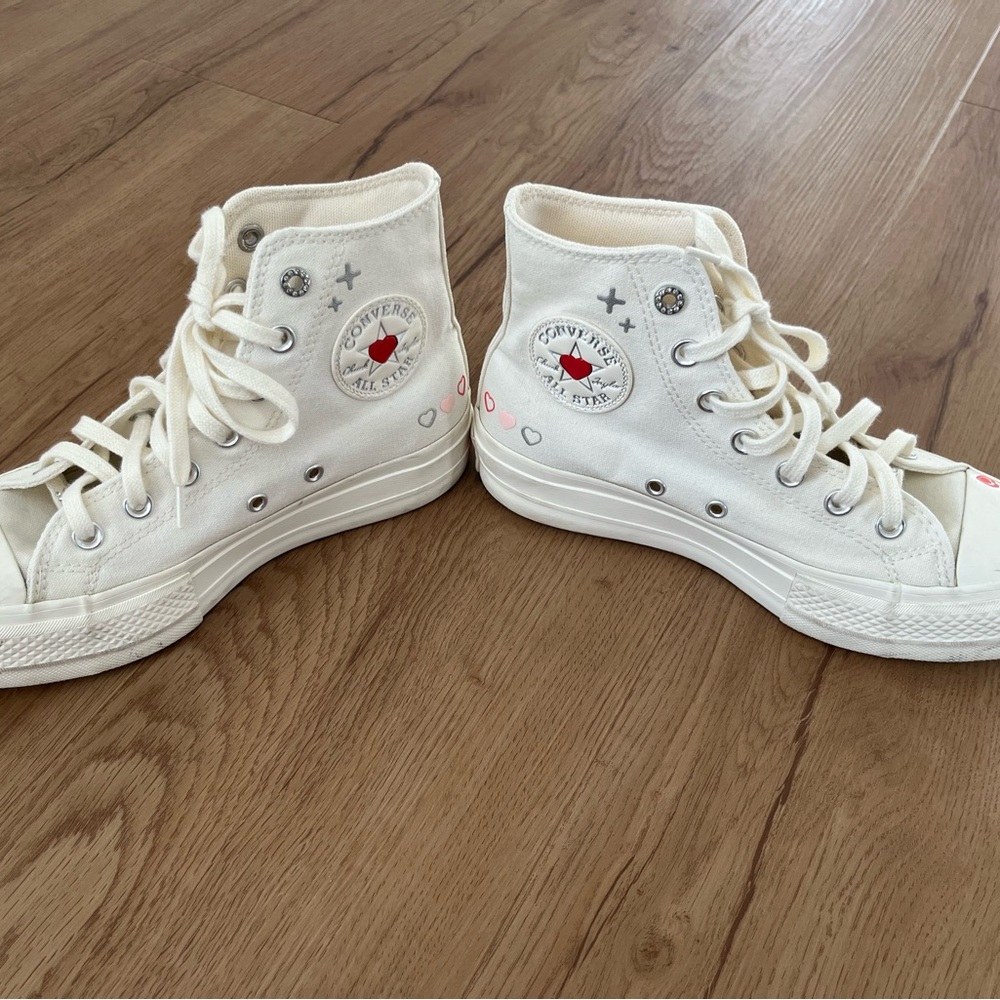 Converse White High-Tops with Red Heart Accents Size 6.5 - Picture 2 of 7